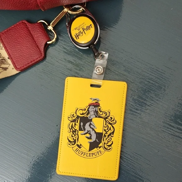 Universal Studios Harry Potter Mischief Bag With ID Clip - Picture 9 of 11